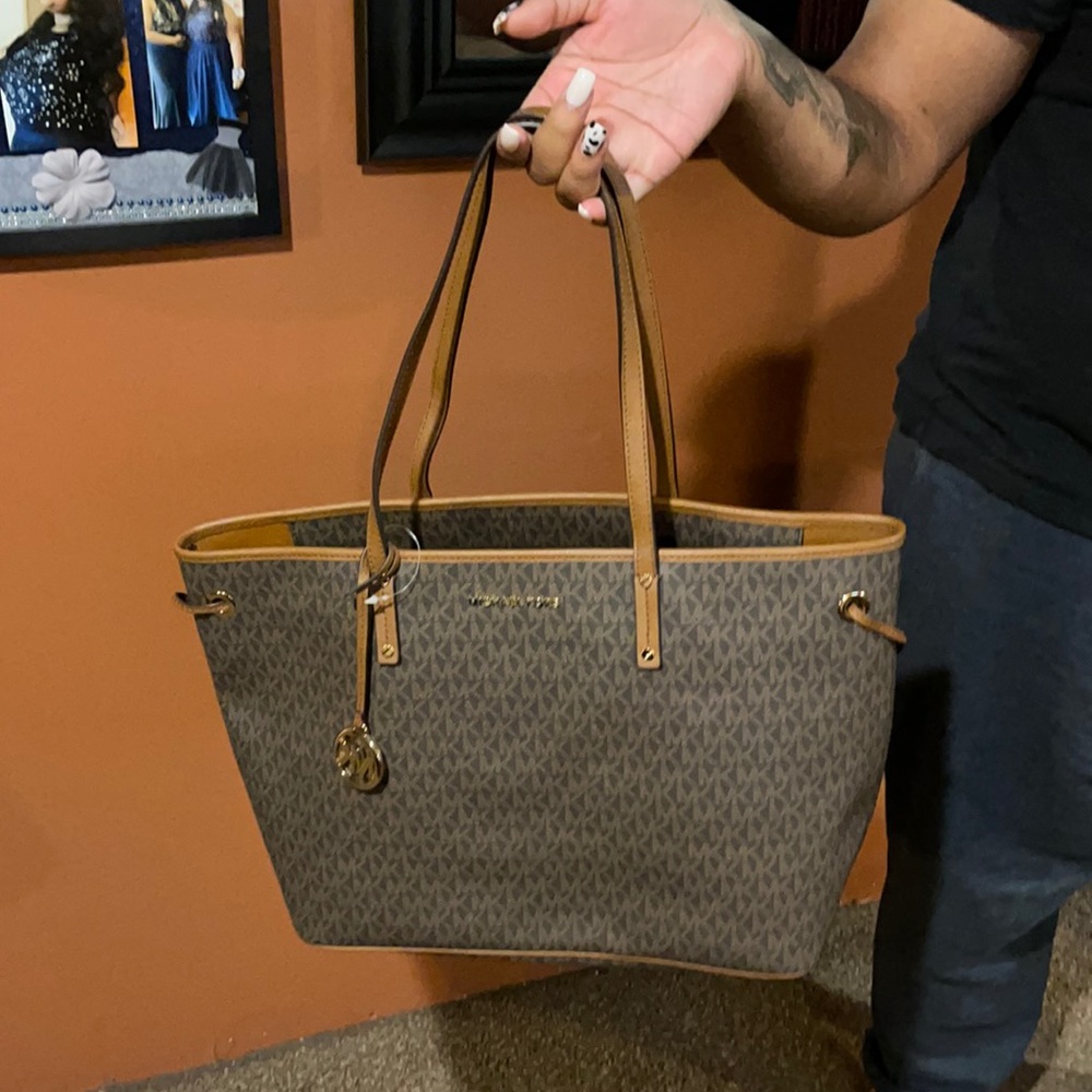 Michael Kors Zip Tote